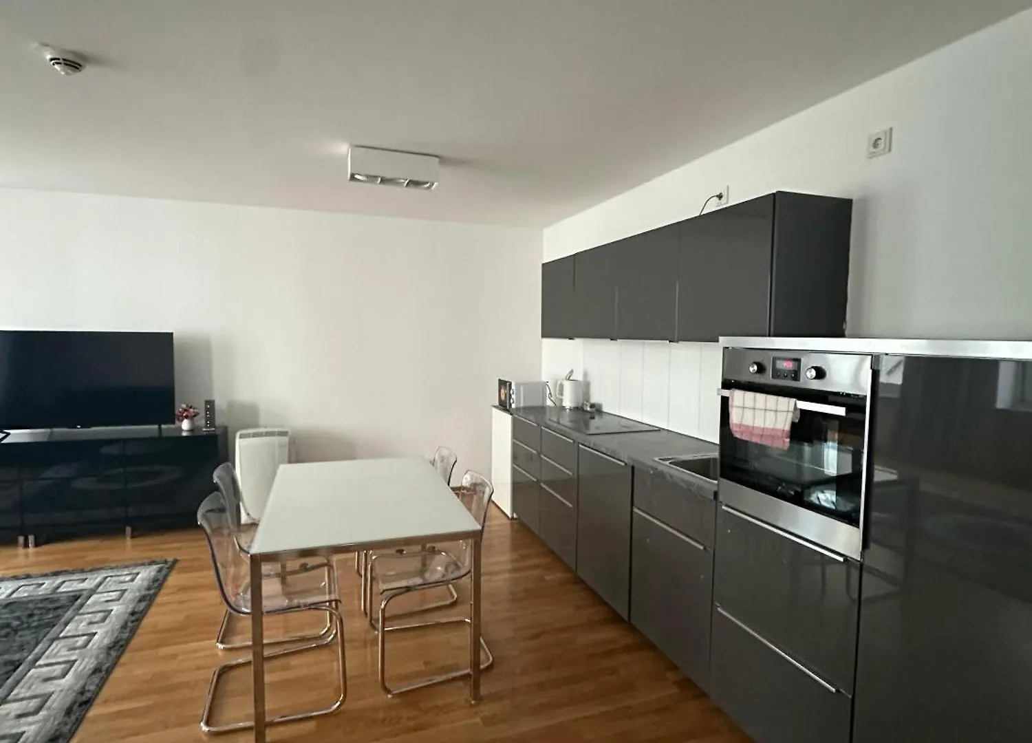 Al Nafurah Apartments Μόναχο Ξενοδοχείο με διαμερίσματα