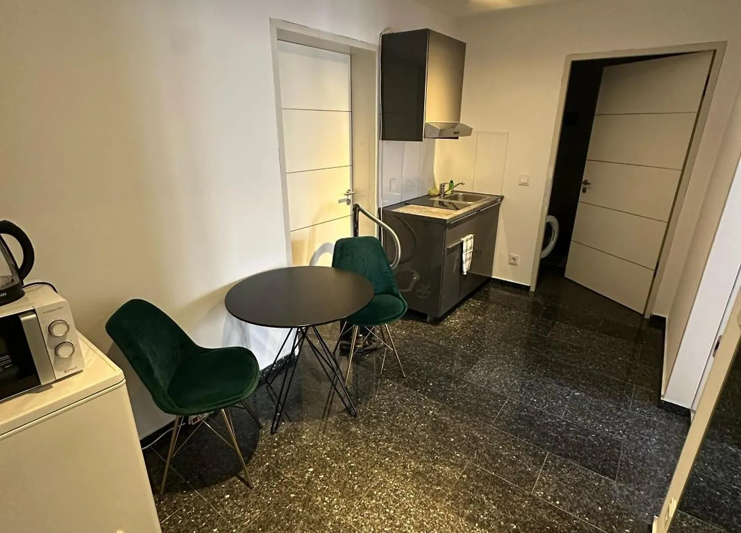 Al Nafurah Apartments Monaco di Baviera 0*,  Germania